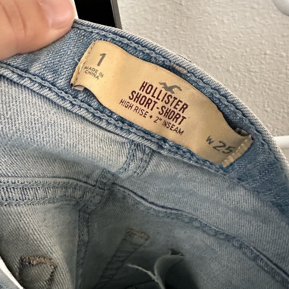 Hollister size 1 shorts - Picture 2 of 3